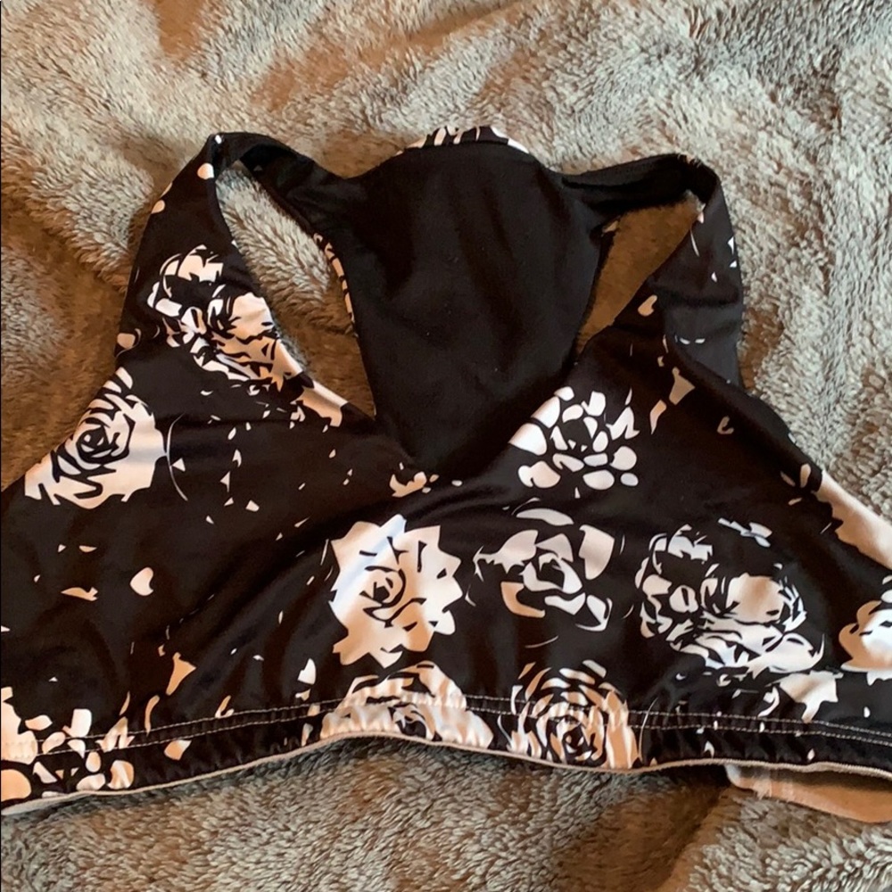 Dominate sports bra